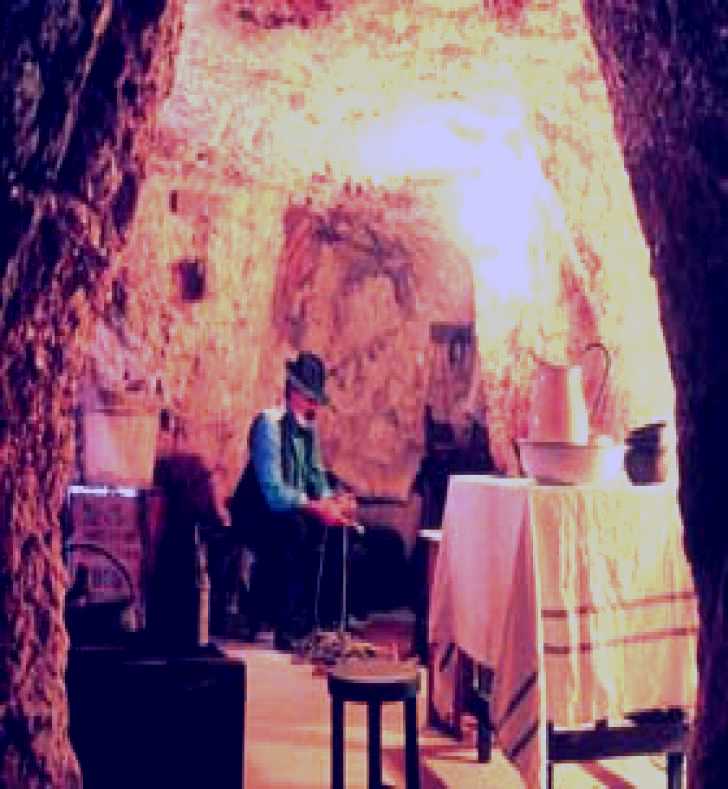 SubjectCoach | Umoona Opal Mine And Museum