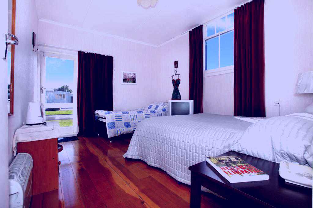 SubjectCoach | Be Still B&B