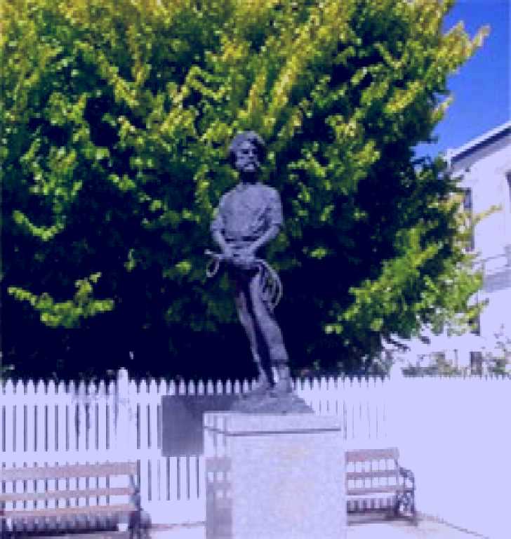 SubjectCoach | Alexander Cameron Statue